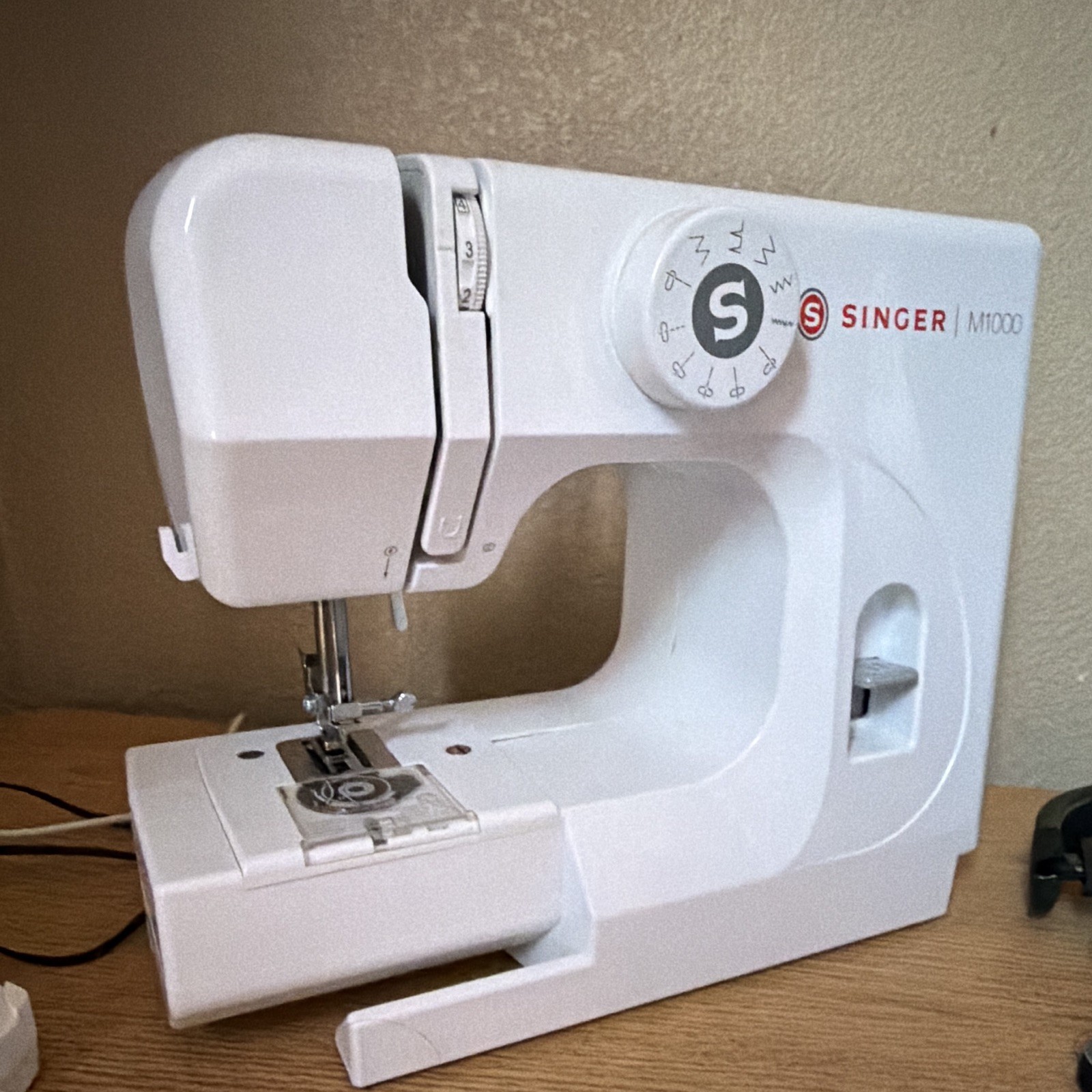 Singer M1000 Sewing Machine Singer M1000 Sewing Machine