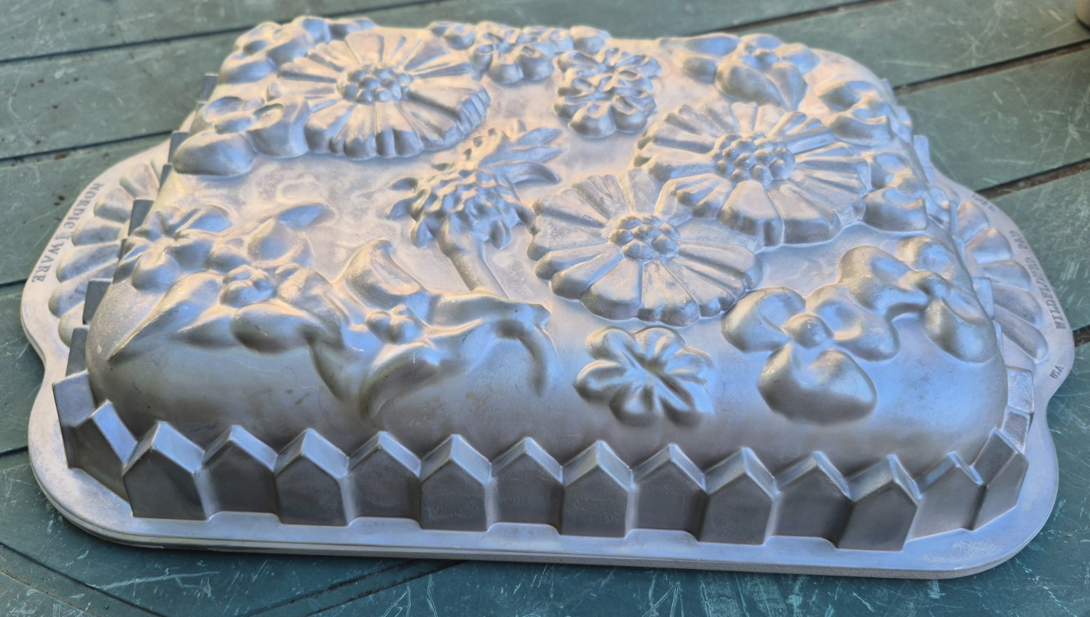 Nordic Ware Wildflower Floral Design Non Stick Heavy Duty Cake Pan 10 cup 9x14 Nordic Ware Wildflower Floral Design Non Stick Heavy Duty Cake Pan 10 cup 9x14