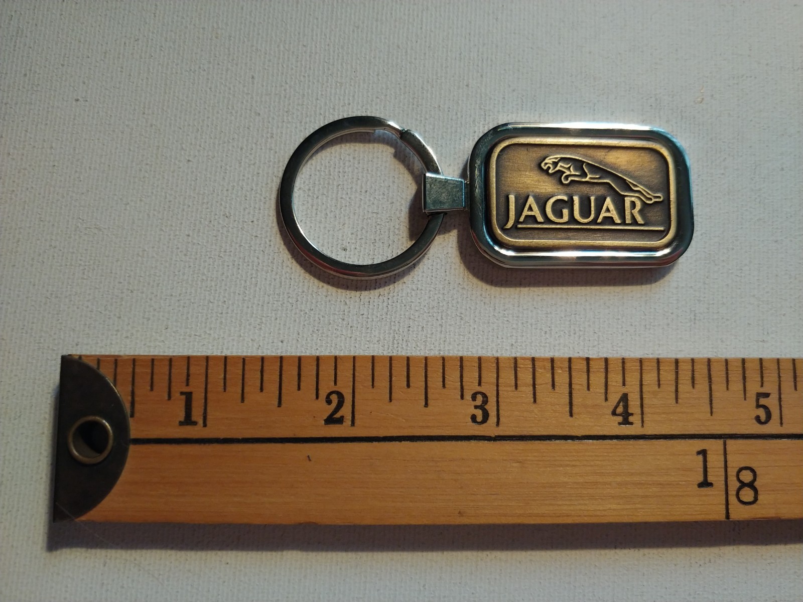* 80S RARE JAGUAR CAR AUTOMOBILE KEYCHAIN KEY RING CHAIN * * 80S RARE JAGUAR CAR AUTOMOBILE KEYCHAIN KEY RING CHAIN *