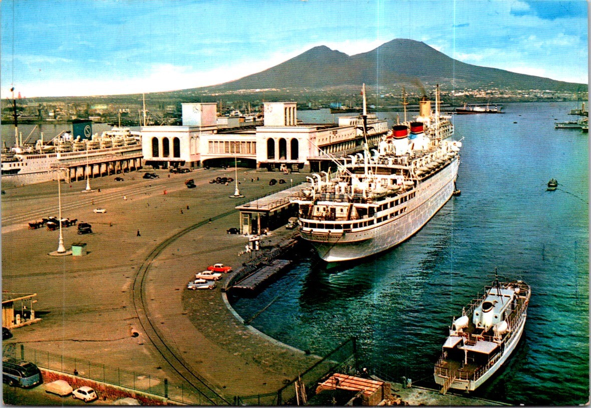 (32668 17-9-2026 - Italy - Napoli Gare Maritime + Cruise ship