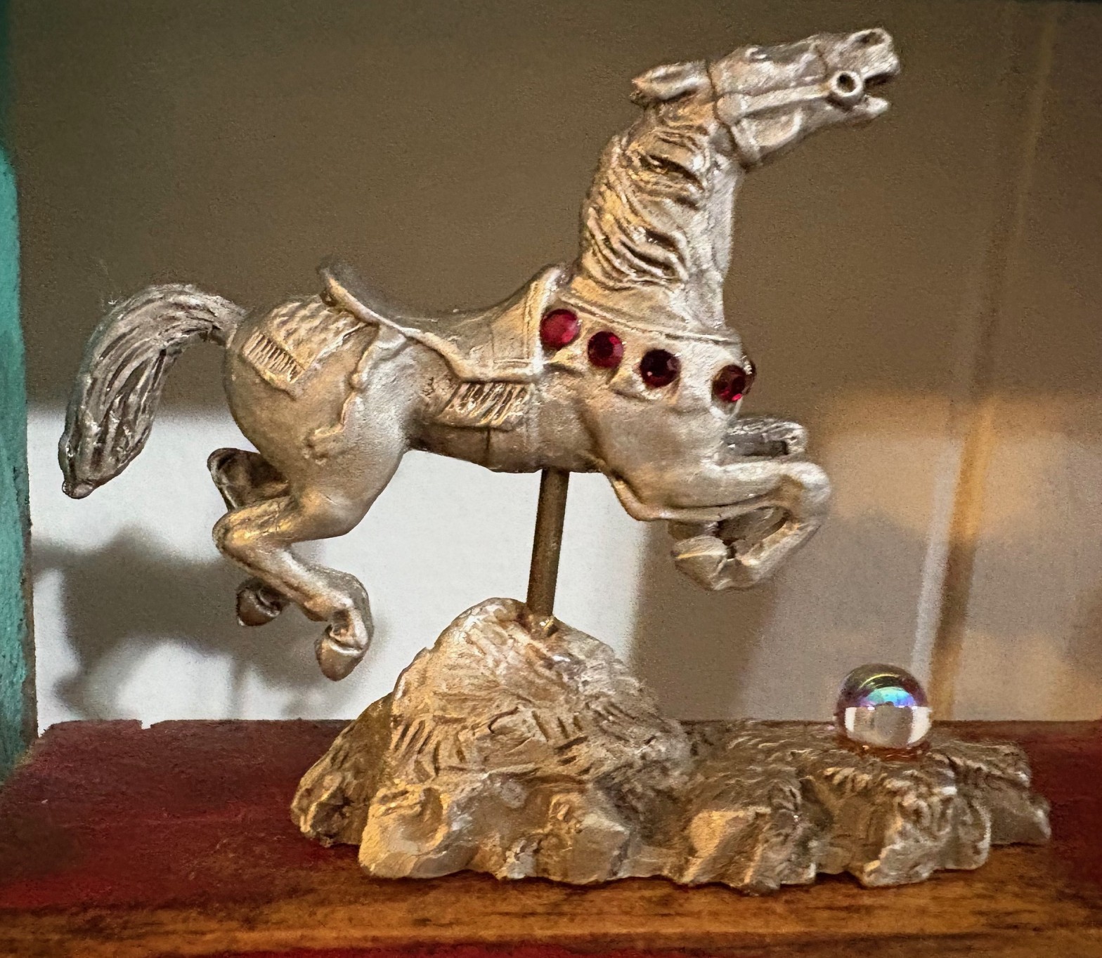 Small Vintage Pewter Unmarked Rotating Carousel Horse Crystal Ball Ruby Red Gems Small Vintage Pewter Unmarked Rotating Carousel Horse Crystal Ball Ruby Red Gems