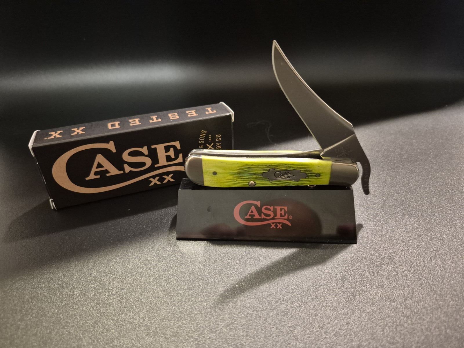 CASE XX LIME GREEN BONE BARNBOARD RUSSLOCK CASE XX LIME GREEN BONE BARNBOARD RUSSLOCK