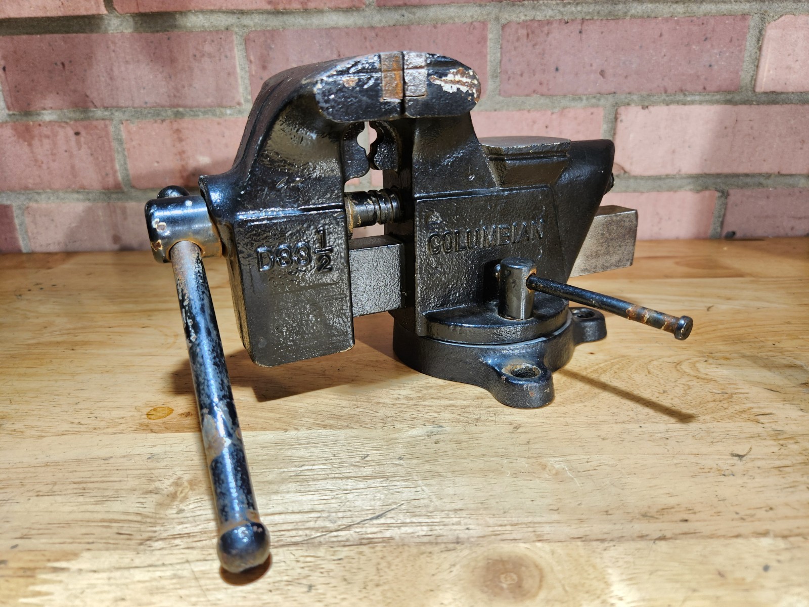 Vintage Columbian Swivel Bench Vise D33 1/2 No. 63-3 Made In Cleveland Ohio USA