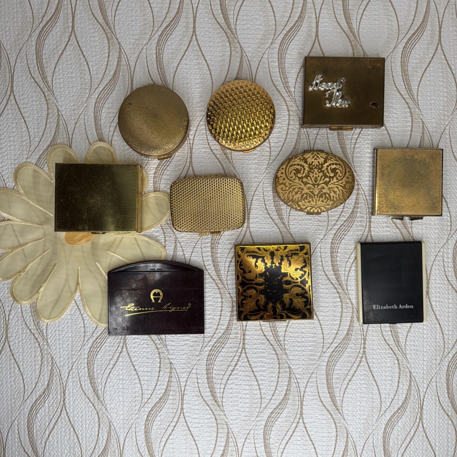 VTG Women's Vanity Lot of 10 Trinkets, Compacts, Pill Box, Contact Lens Case Etc VTG Women's Vanity Lot of 10 Trinkets, Compacts, Pill Box, Contact Lens Case Etc