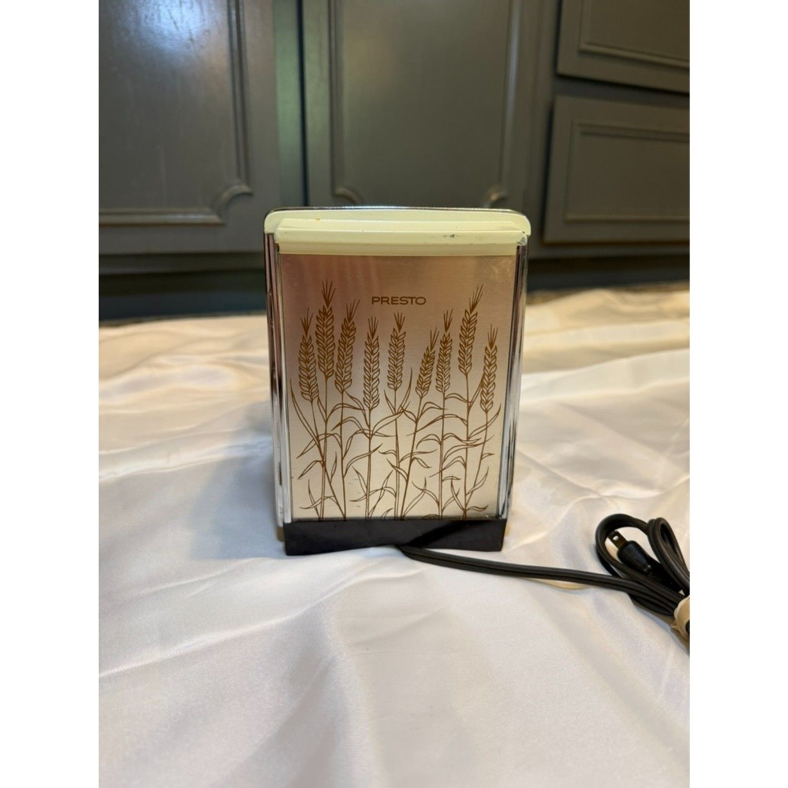 Vintage Presto Toaster 01-T02 2 Slice Chrome Wheat Field Retro 1970s Kitsch