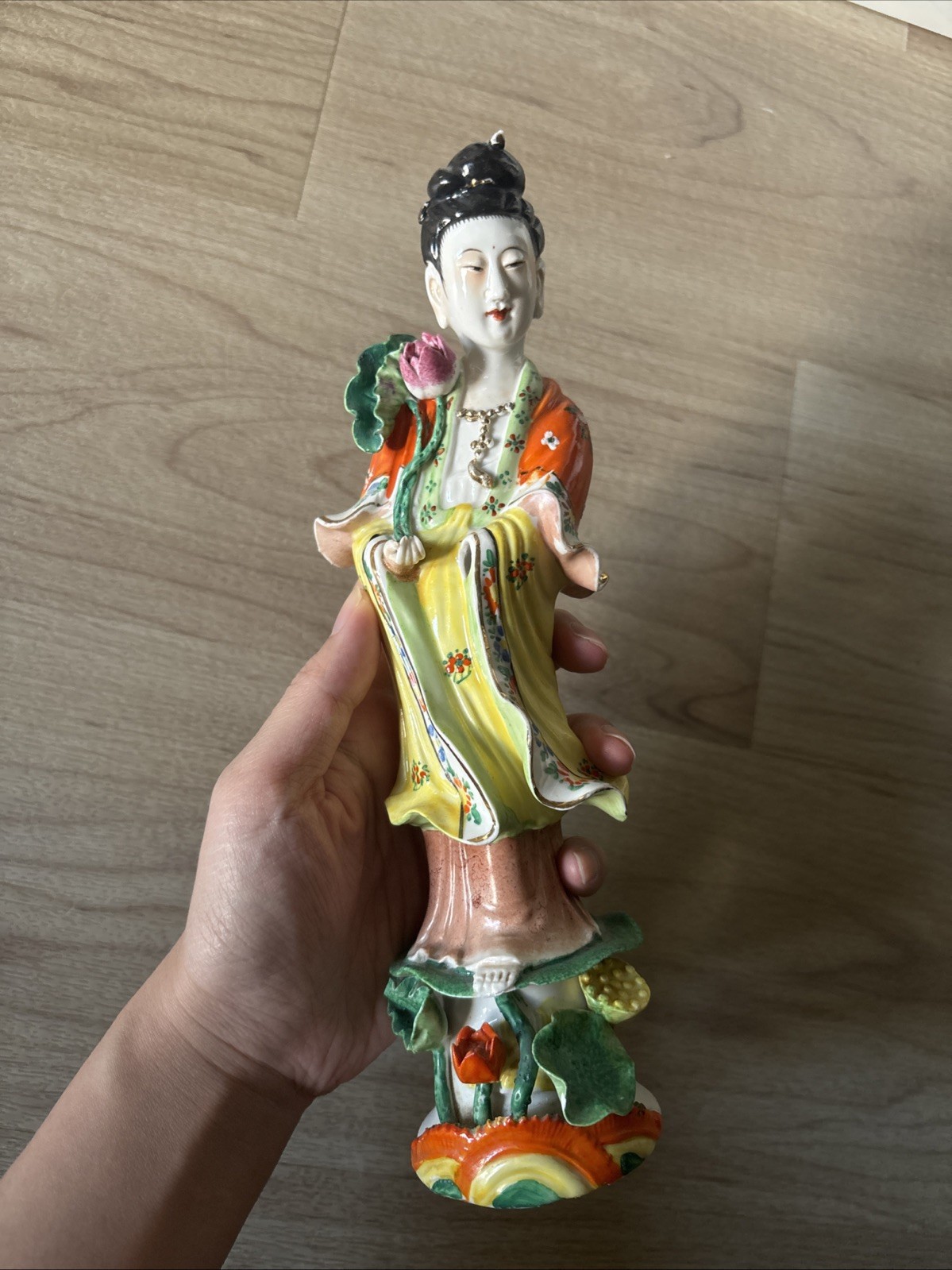 vintage Chinese porcelain figurine of Guanyin Missing One Hand vintage Chinese porcelain figurine of Guanyin Missing One Hand
