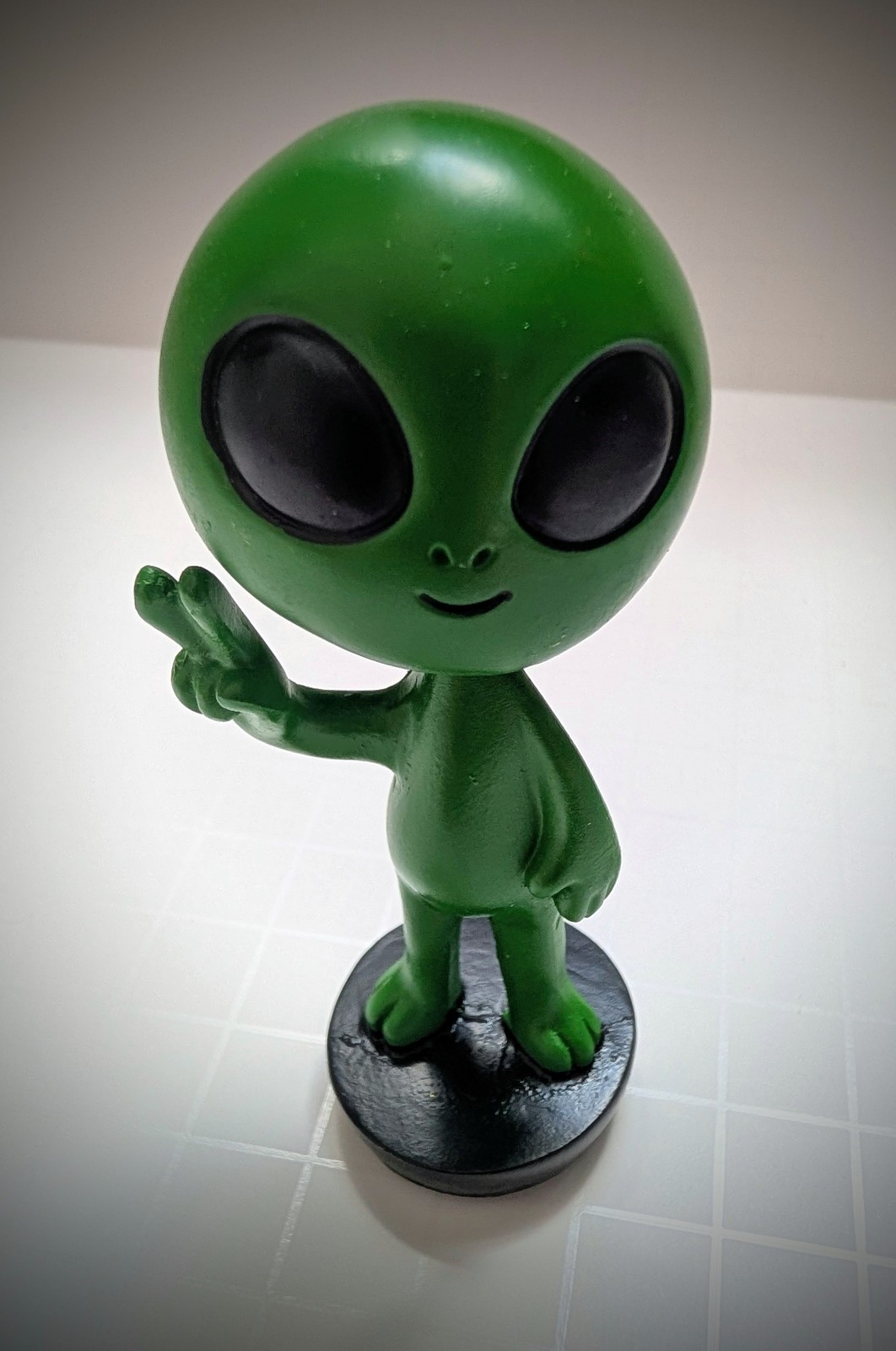 UFO Alien Peace Bobble Head Doll Bobblehead UFO Alien Peace Bobble Head Doll Bobblehead