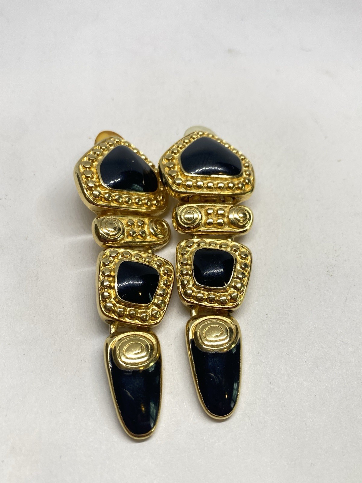Vintage Signed Erwin Pearl Black Enamel Abstract Clip On Earrings Signed