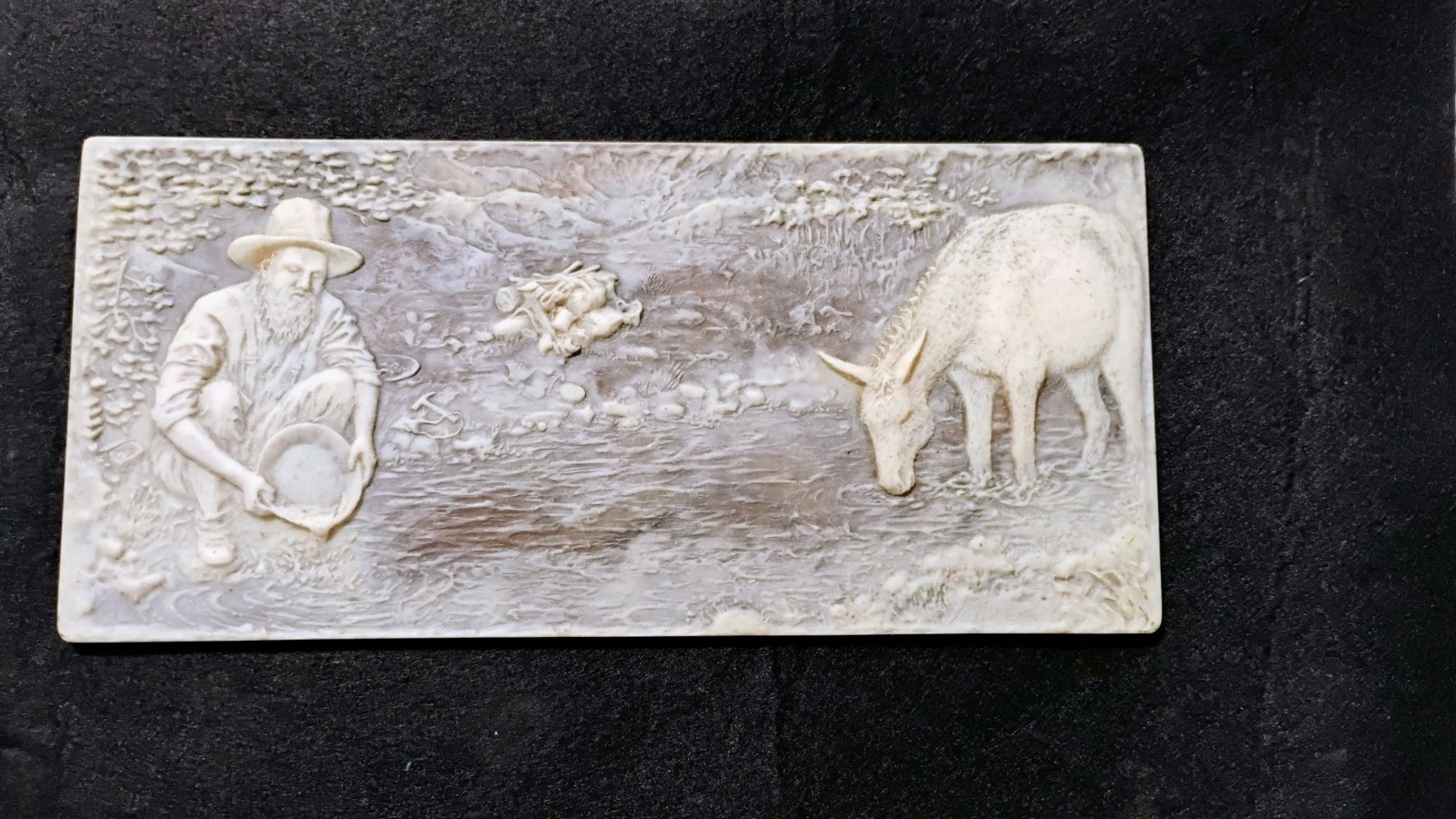 GENUINE INCOLAY STONE PLAQUE GOLD PANNER