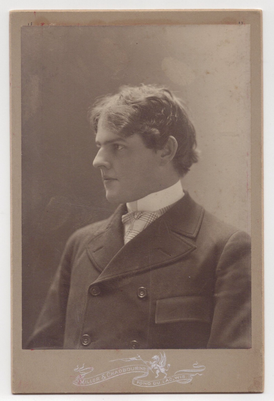 HANDSOME LONG HAIRED YOUNG MAN : FOND DU LAC, WISCONSIN : CABINET CARD HANDSOME LONG HAIRED YOUNG MAN : FOND DU LAC, WISCONSIN : CABINET CARD