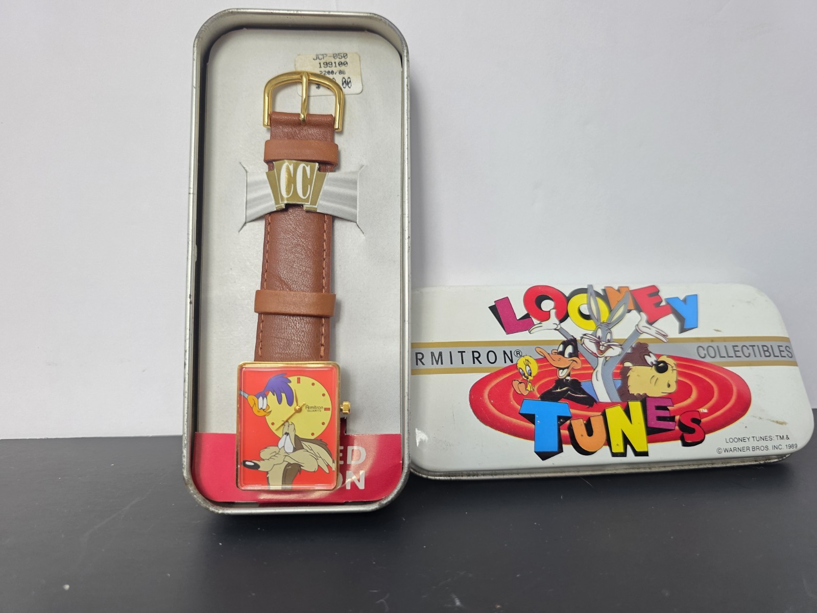 Vintage Looney Tunes watch w/ case Warner Bros 1989 Armitron Coyote Roadrunner