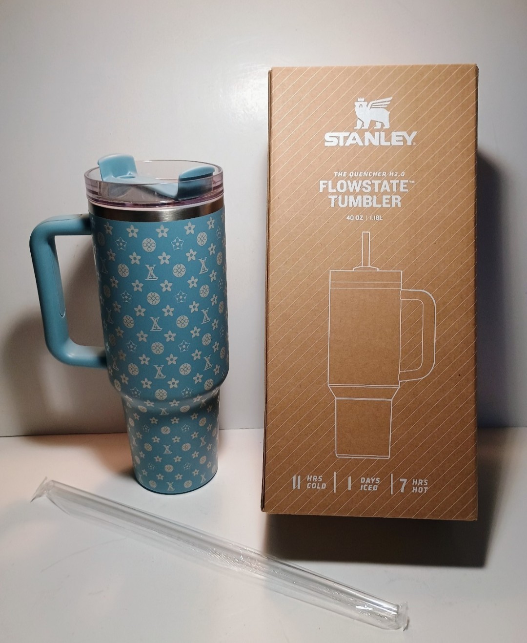 Stanley Authentic w Straw and Box Brand New Stanley Authentic w Straw and Box Brand New