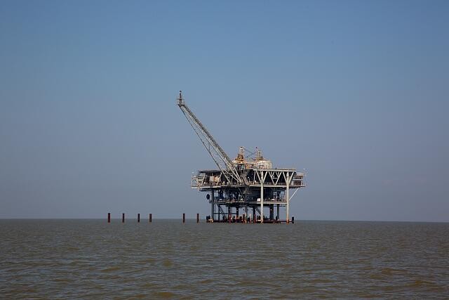 Photo:Mobile Bay Alabama 2010 Oil Rig Ferries Boats Offshore Platform
