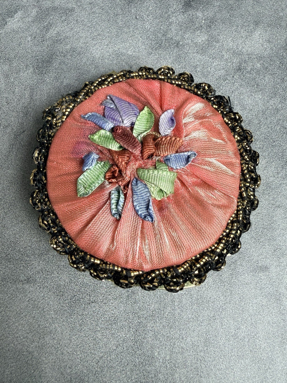 Vintage Round Gold Tone Cosmetic Compact Mirror Pink Floral Fabric Cover 2.9\ Vintage Round Gold Tone Cosmetic Compact Mirror Pink Floral Fabric Cover 2.9\