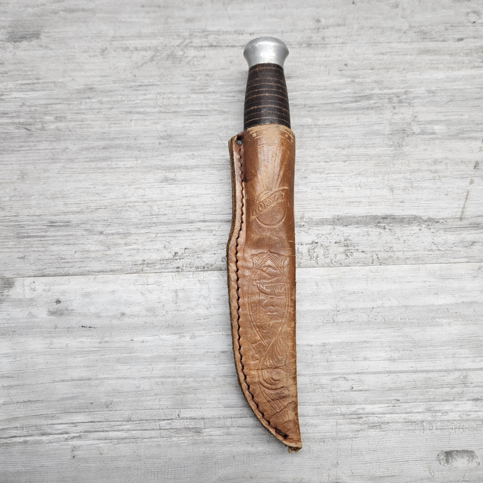 Vintage S&S Helle Holmedal Norge Knife and Leather Embossed Scabbard Vintage S&S Helle Holmedal Norge Knife and Leather Embossed Scabbard