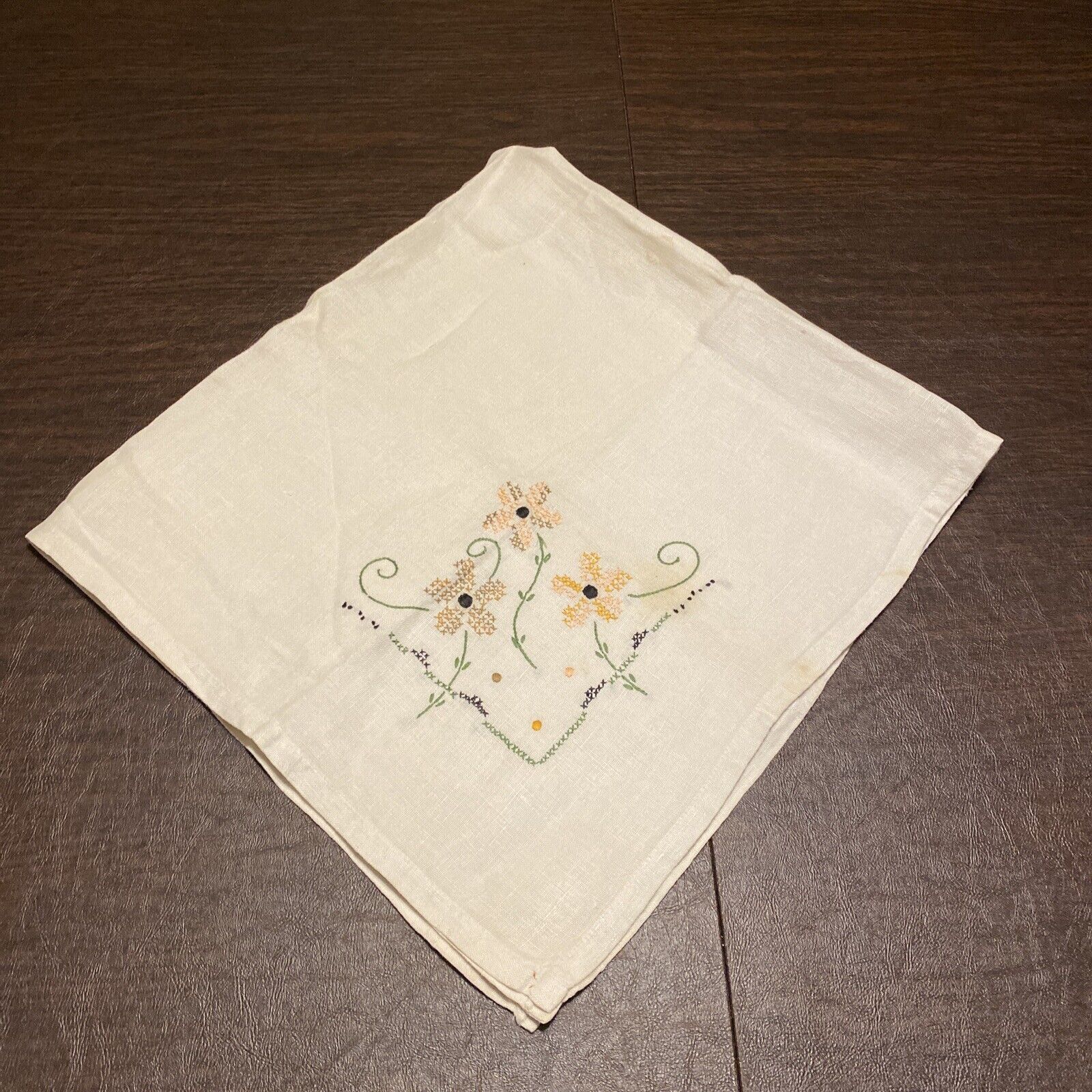 Vintage Off White Linen Tablecloth Table Topper Needlework Flowers 32x30 -A7