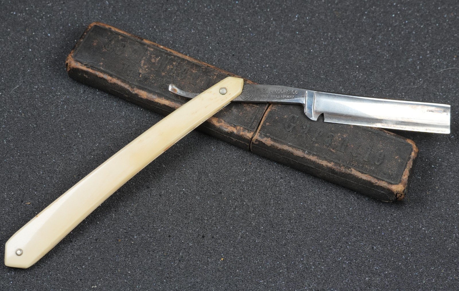Vintage Theo A Kochs Apex Straight Razor Germany + Case Barber Notch