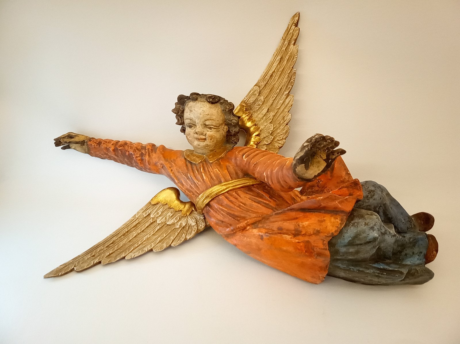 Antique c 1840s carved wood flying angel putti cherub painted gold leaf 31x25x22 Antique c 1840s carved wood flying angel putti cherub painted gold leaf 31x25x22
