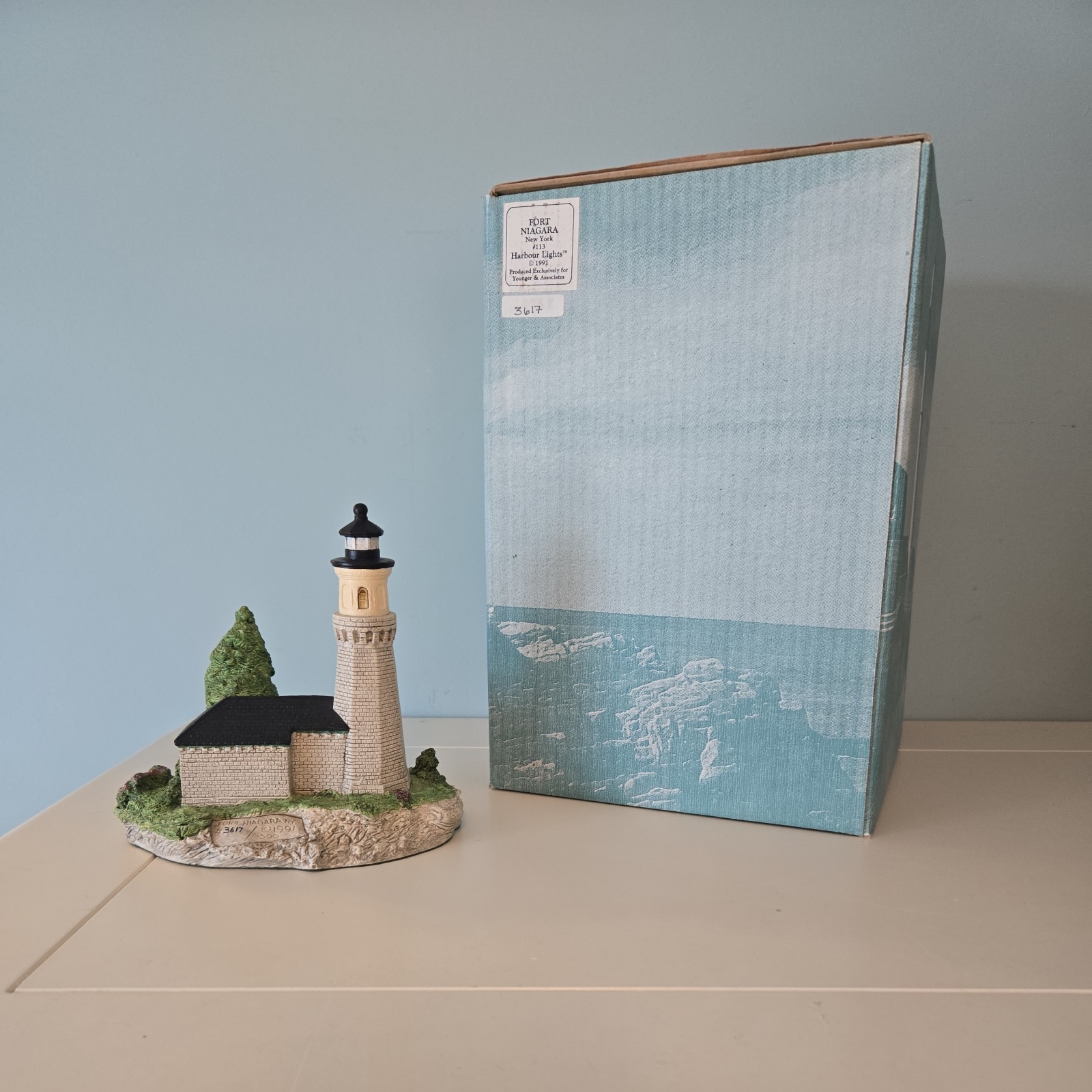 Harbour lights lighthouse #113 Fort Niagara New York #3617/5500 NIB VTG Harbour lights lighthouse #113 Fort Niagara New York #3617/5500 NIB VTG