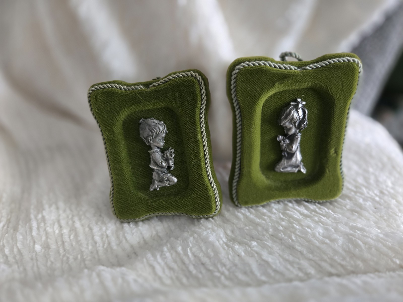VTG 1960s Set of Genuine Italian Pewter Green Velvet Kneeling Praying Children
