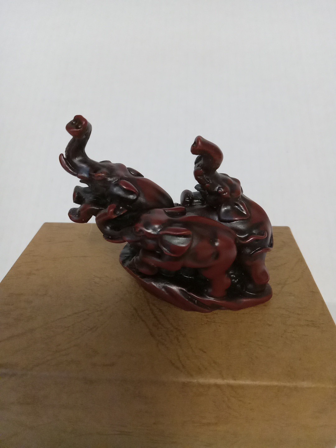 Sou Shan Stoneware Resin Red Three Elephants Figurine Small In Box