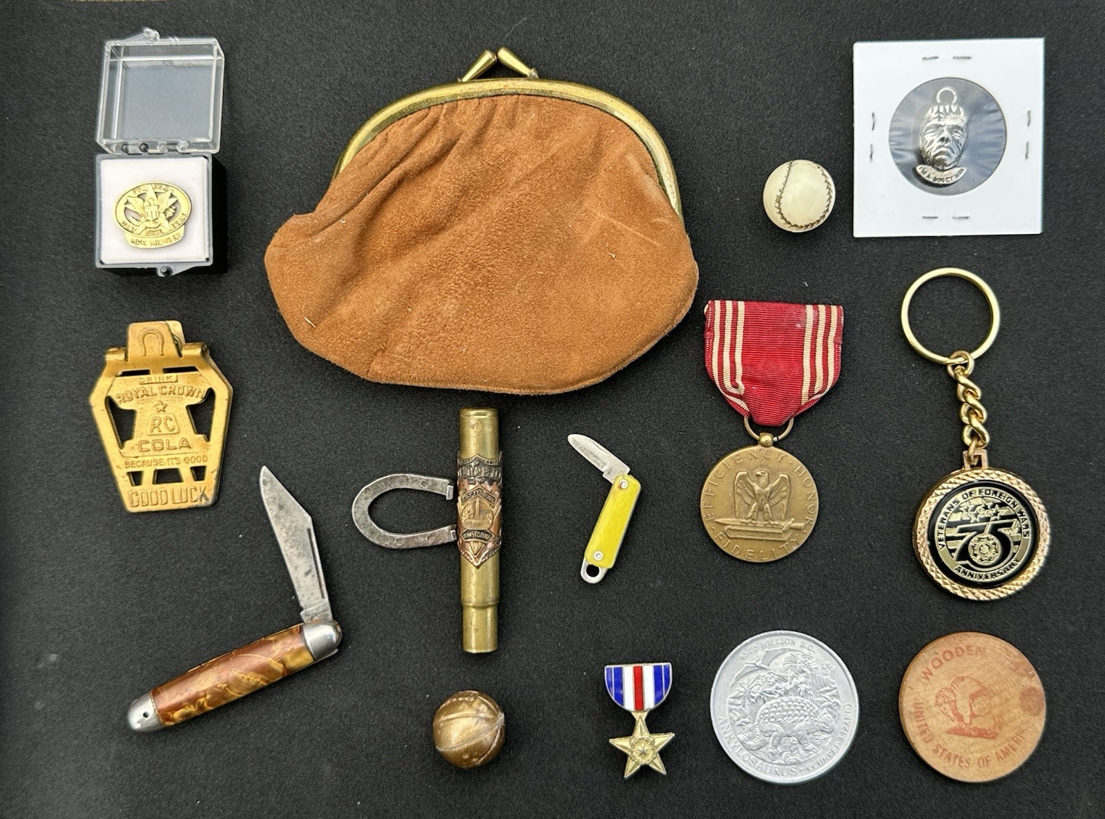 Vintage & Collectible Estate Lot – Militaria, Pocket Knives, Token & Advertising Vintage & Collectible Estate Lot – Militaria, Pocket Knives, Token & Advertising