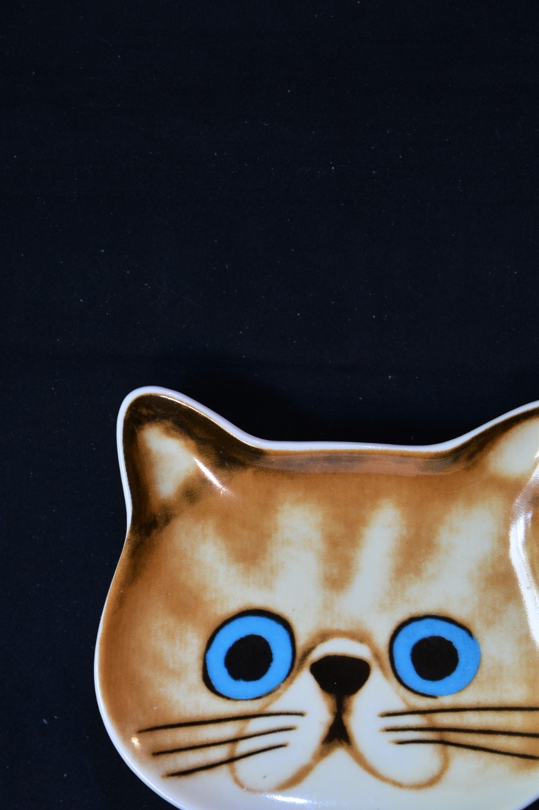 trinket dish, vintage, 3-1/2in x 3 in, cat with blue eyes trinket dish, vintage, 3-1/2in x 3 in, cat with blue eyes