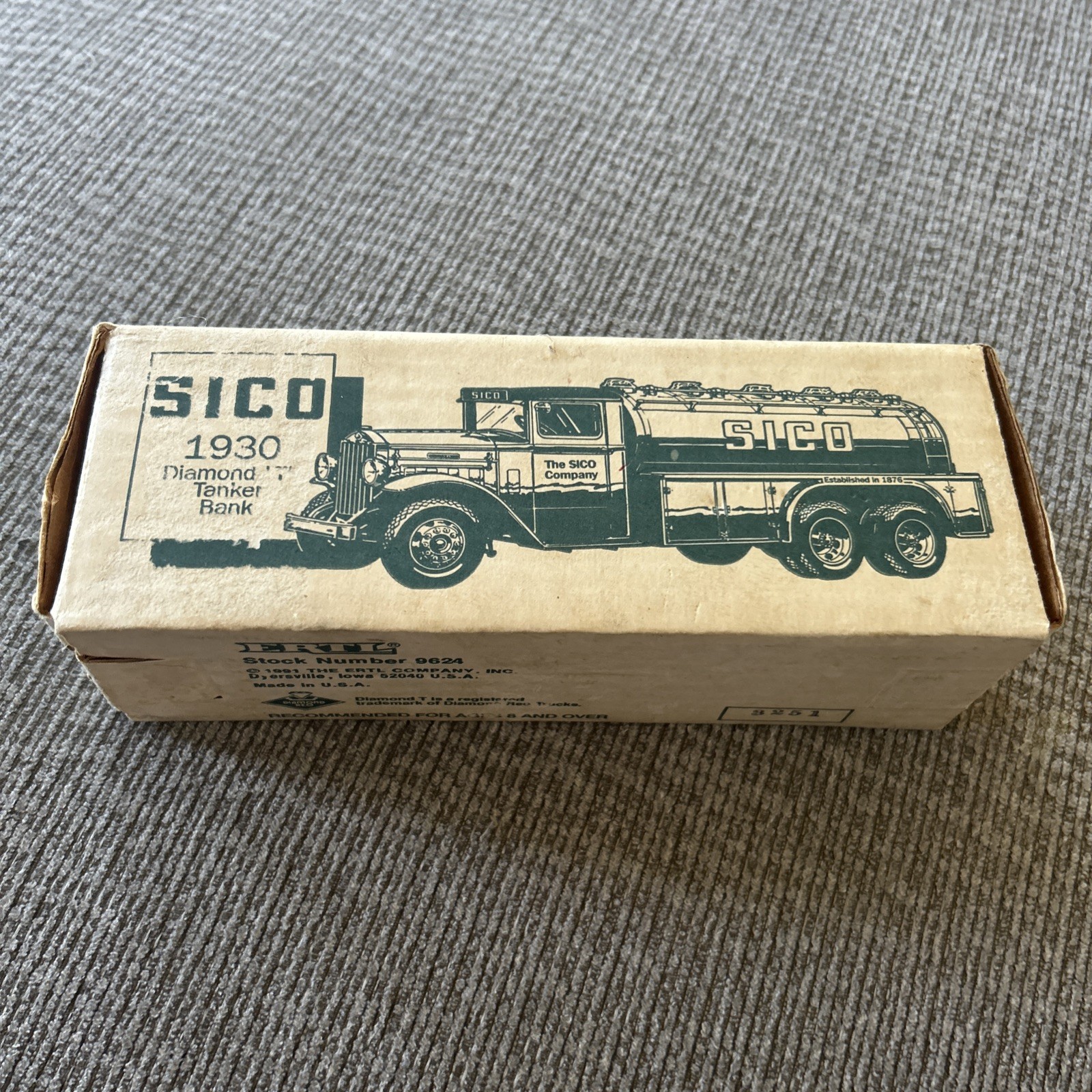 9624 ERTL 1930 DIAMOND T TANKER SICO COIN BANK W/KEY DIE CAST METAL 2 1/2 TON 9624 ERTL 1930 DIAMOND T TANKER SICO COIN BANK W/KEY DIE CAST METAL 2 1/2 TON