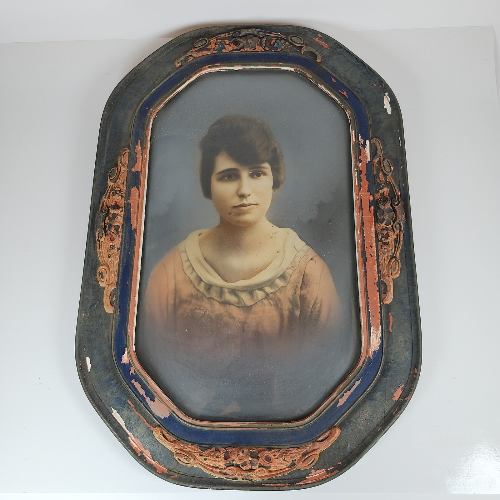 DeLuxe Art Studio Chicago Antique Oval Convex Portrait 22in DeLuxe Art Studio Chicago Antique Oval Convex Portrait 22in