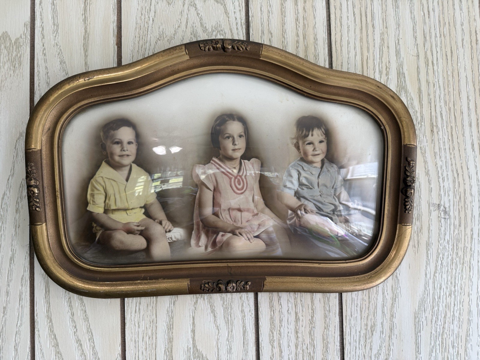 Antique Convex Bubble Glass Wood Picture Frame Family Portrait Photo Antique Convex Bubble Glass Wood Picture Frame Family Portrait Photo