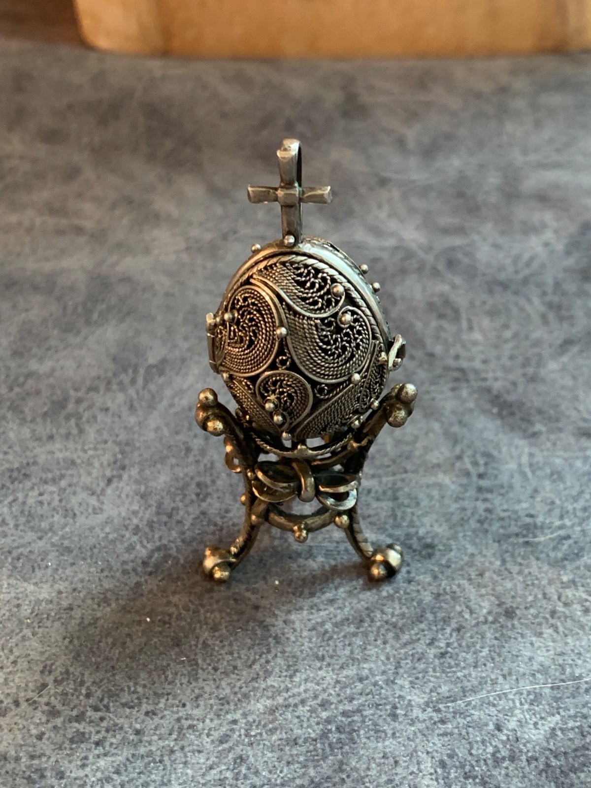 Greek Orthodox sterling silver egg and stand Madonna and child inside egg pendan Greek Orthodox sterling silver egg and stand Madonna and child inside egg pendan