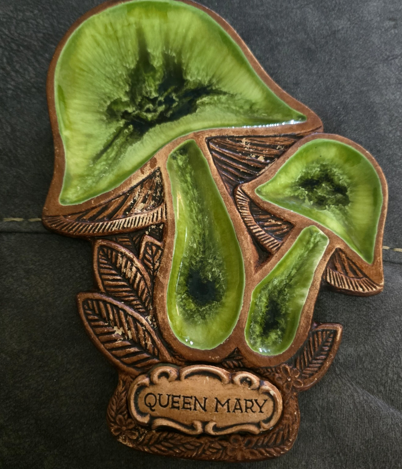 Vintage 60\'s Treasure Craft Queen Mary Ashtray Trinket Dish Mushrooms USA Vintage 60\'s Treasure Craft Queen Mary Ashtray Trinket Dish Mushrooms USA