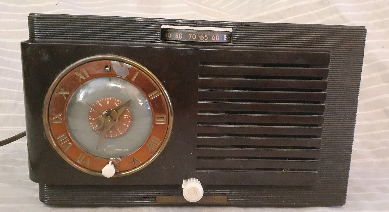 Vintage 1947 GE model 60 Bakelite AM Alarm Clock Radio, for parts/repair