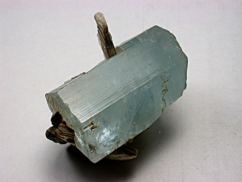 MINERALS : TERMINATED AND TRANSPARENT AQUAMARINE XTL WITH MUSCOVITE, PAKISTAN MINERALS : TERMINATED AND TRANSPARENT AQUAMARINE XTL WITH MUSCOVITE, PAKISTAN