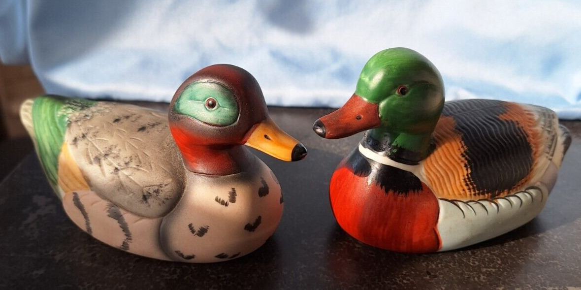 Set of 2 Vintage Enesco collectible ceramic ducks Made in 1984, 5L x 2.5W x 2.5H