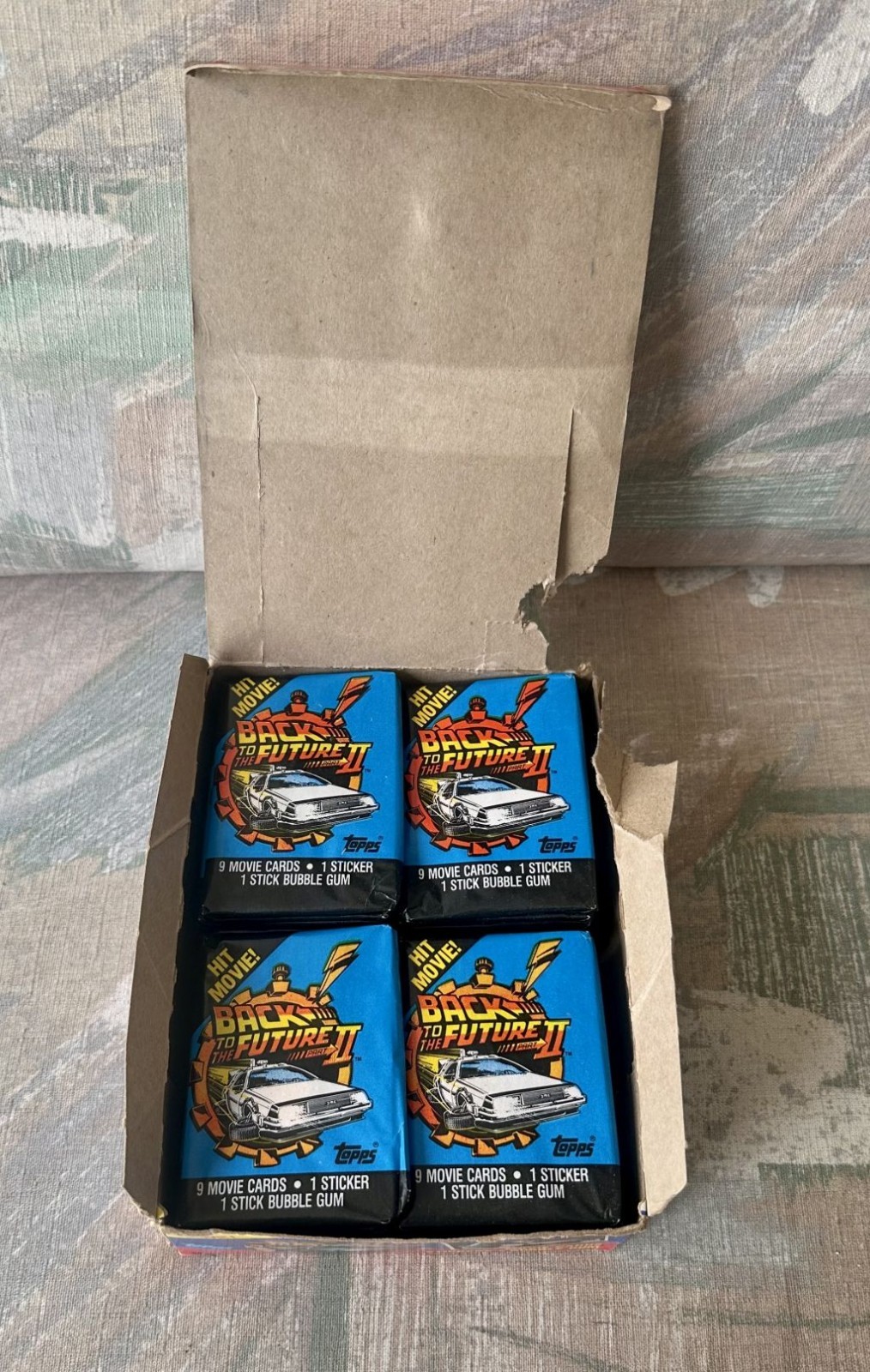 Topps Back To The Future II Wax Box 34 Packs - Vintage 1989 & Rare Topps Back To The Future II Wax Box 34 Packs - Vintage 1989 & Rare