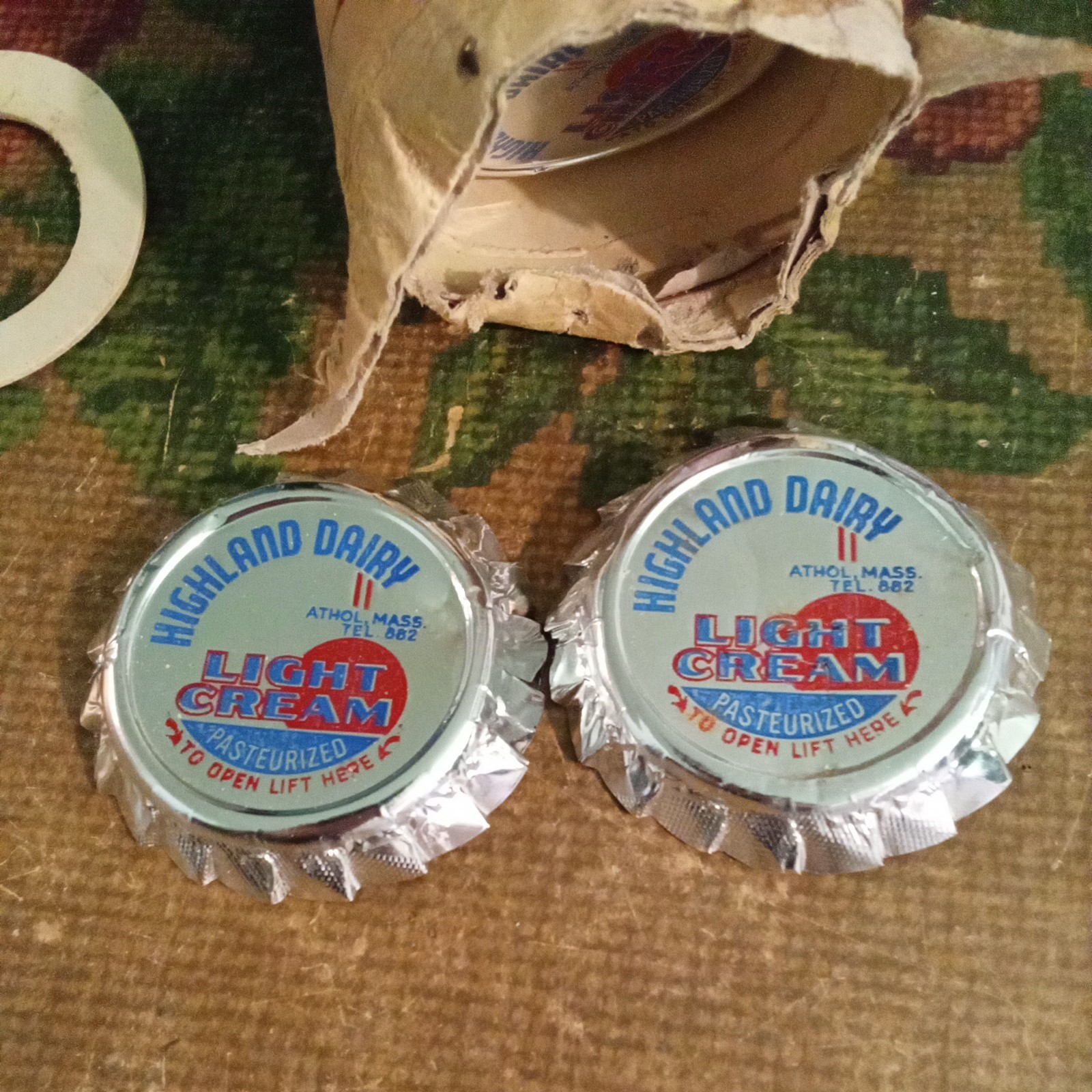 VTG Highland Dairy Athol, MA Foil light Cream Milk Caps sleeve Unused