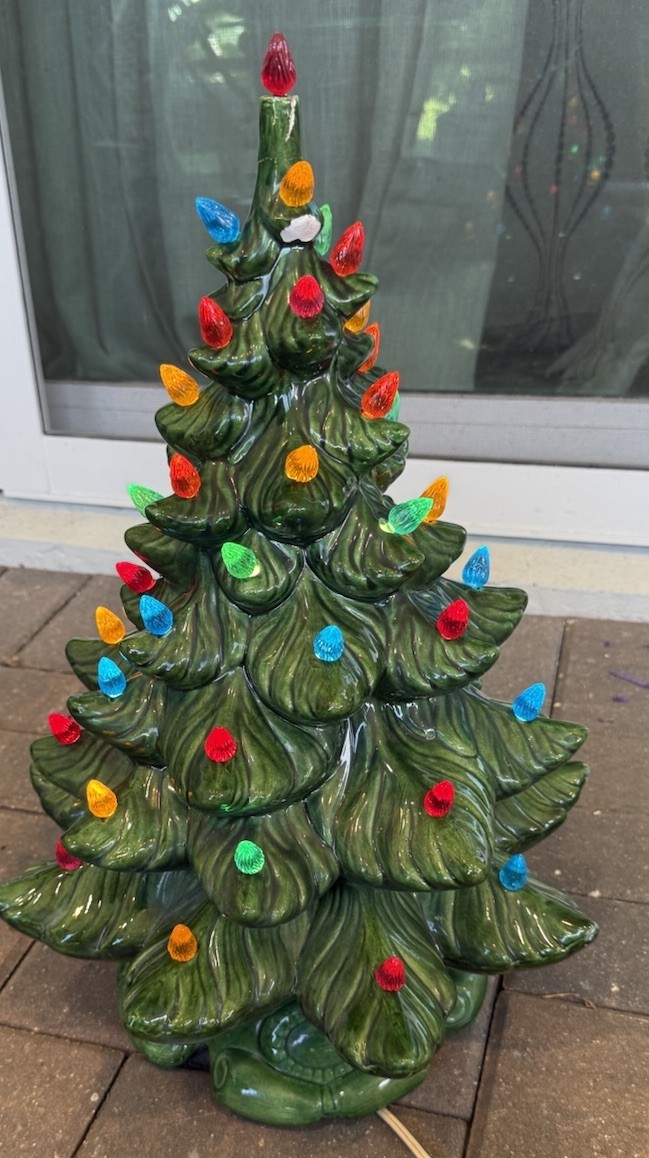 Vintage Atlantic Mold 1975 20x14” Ceramic Lighted Christmas Tree W/Music~Read😊 Vintage Atlantic Mold 1975 20x14” Ceramic Lighted Christmas Tree W/Music~Read😊