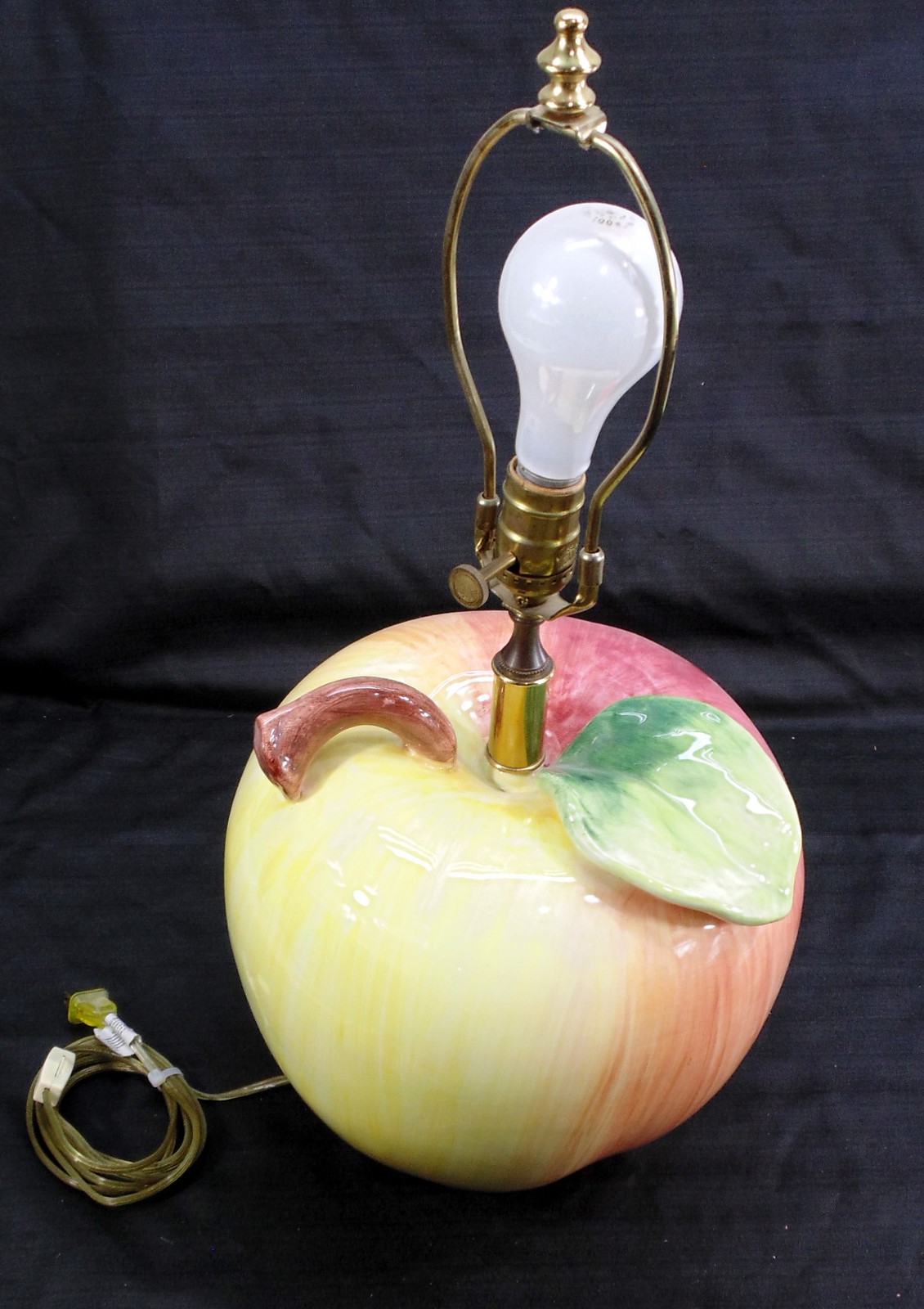 Vintage Sarreid Italy Large Red Glazed Apple Ceramic Table Lamp Vintage Sarreid Italy Large Red Glazed Apple Ceramic Table Lamp