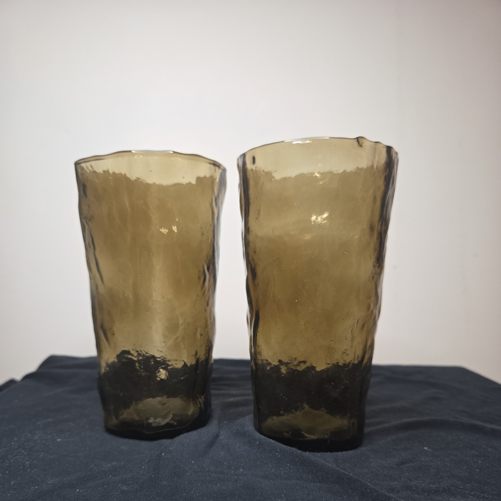 1970s Seneca Driftwood Brown Crinkle Glass Highball Tumblers Cups Set 2 Vintage 1970s Seneca Driftwood Brown Crinkle Glass Highball Tumblers Cups Set 2 Vintage