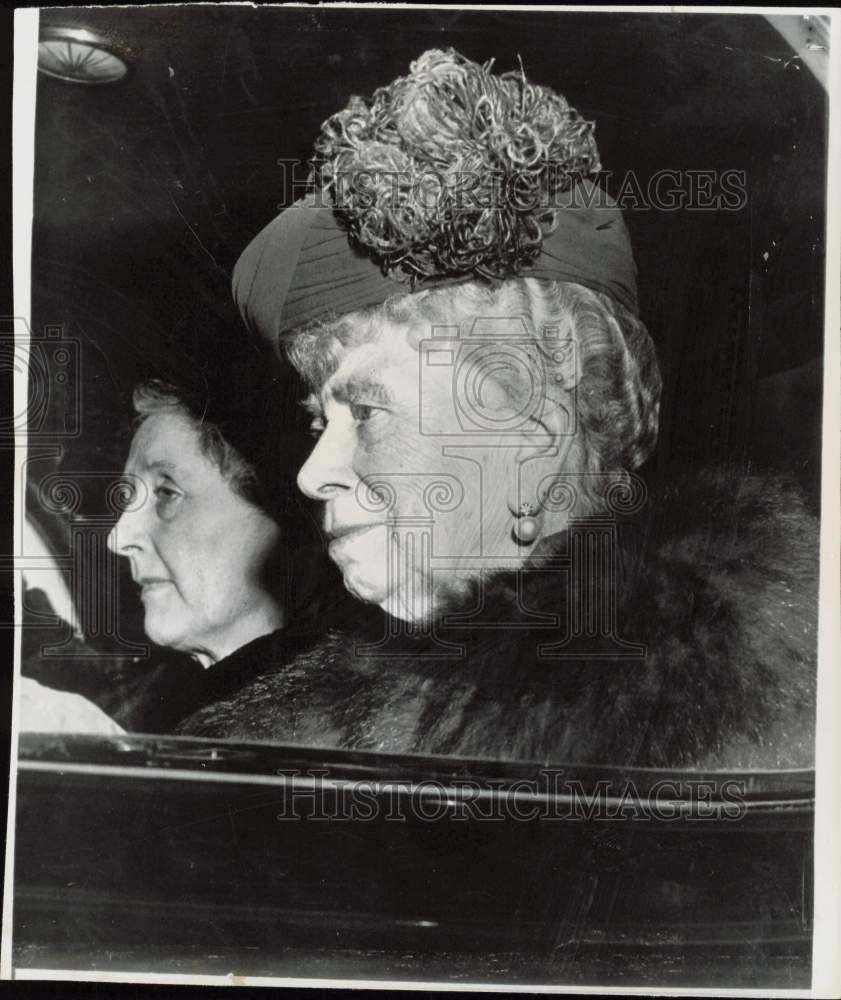 1953 Press Photo Dowager Queen Mary and lady-in-waiting return to London