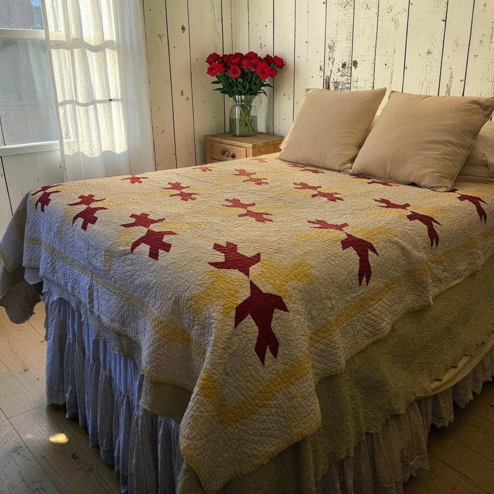 Vintage Quilt Handstitched Birds In Flight 1940s Red & Yellow 76\ Vintage Quilt Handstitched Birds In Flight 1940s Red & Yellow 76\