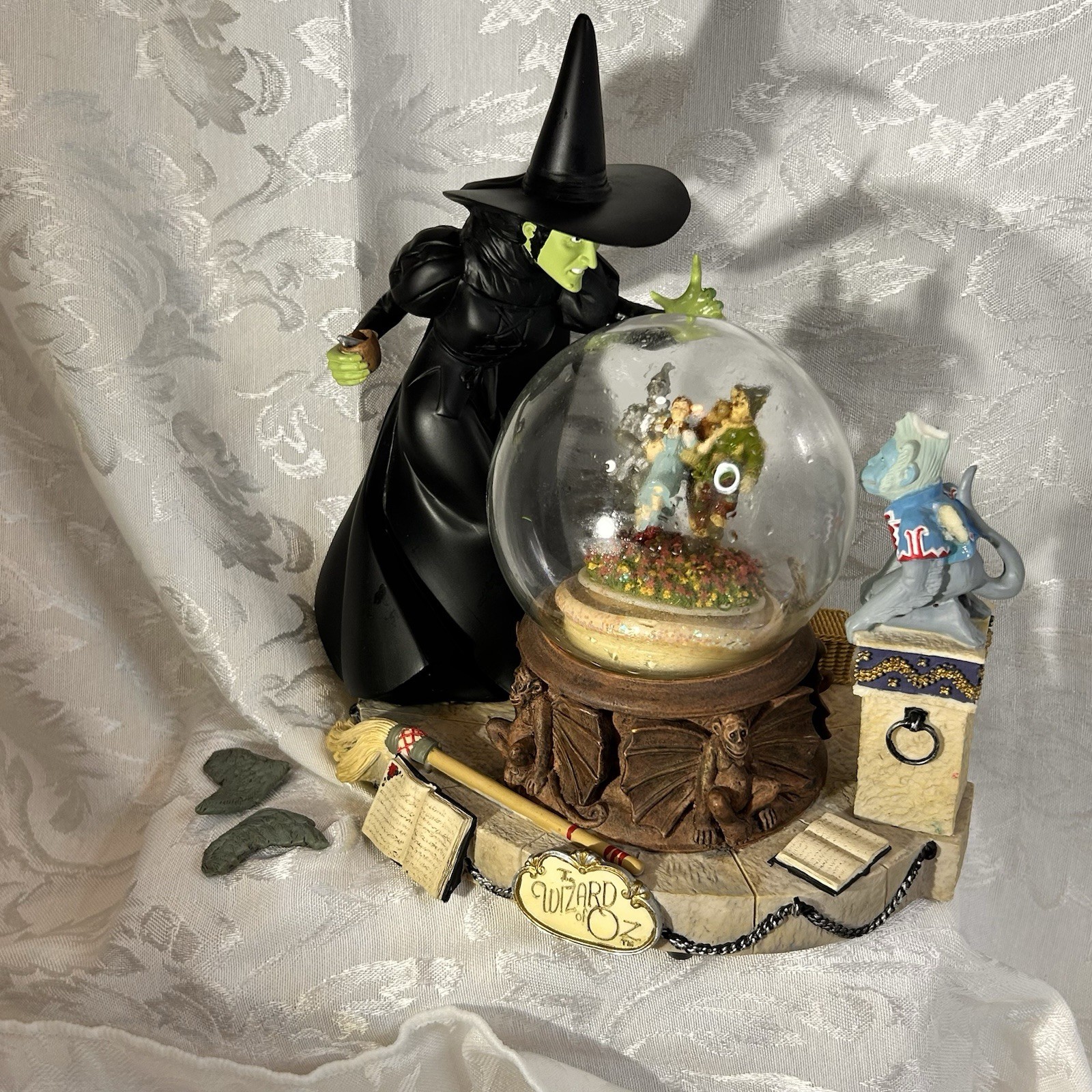 Wizard of Oz witch Water Globe is empty see pictures to see flaws Halloween