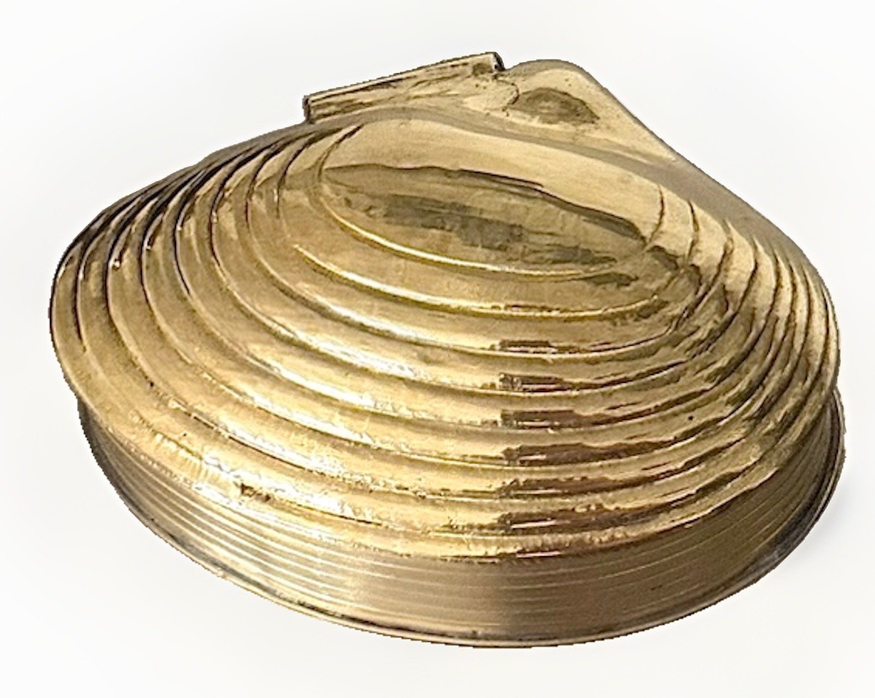 Vintage solid brass clam shell trinket box 