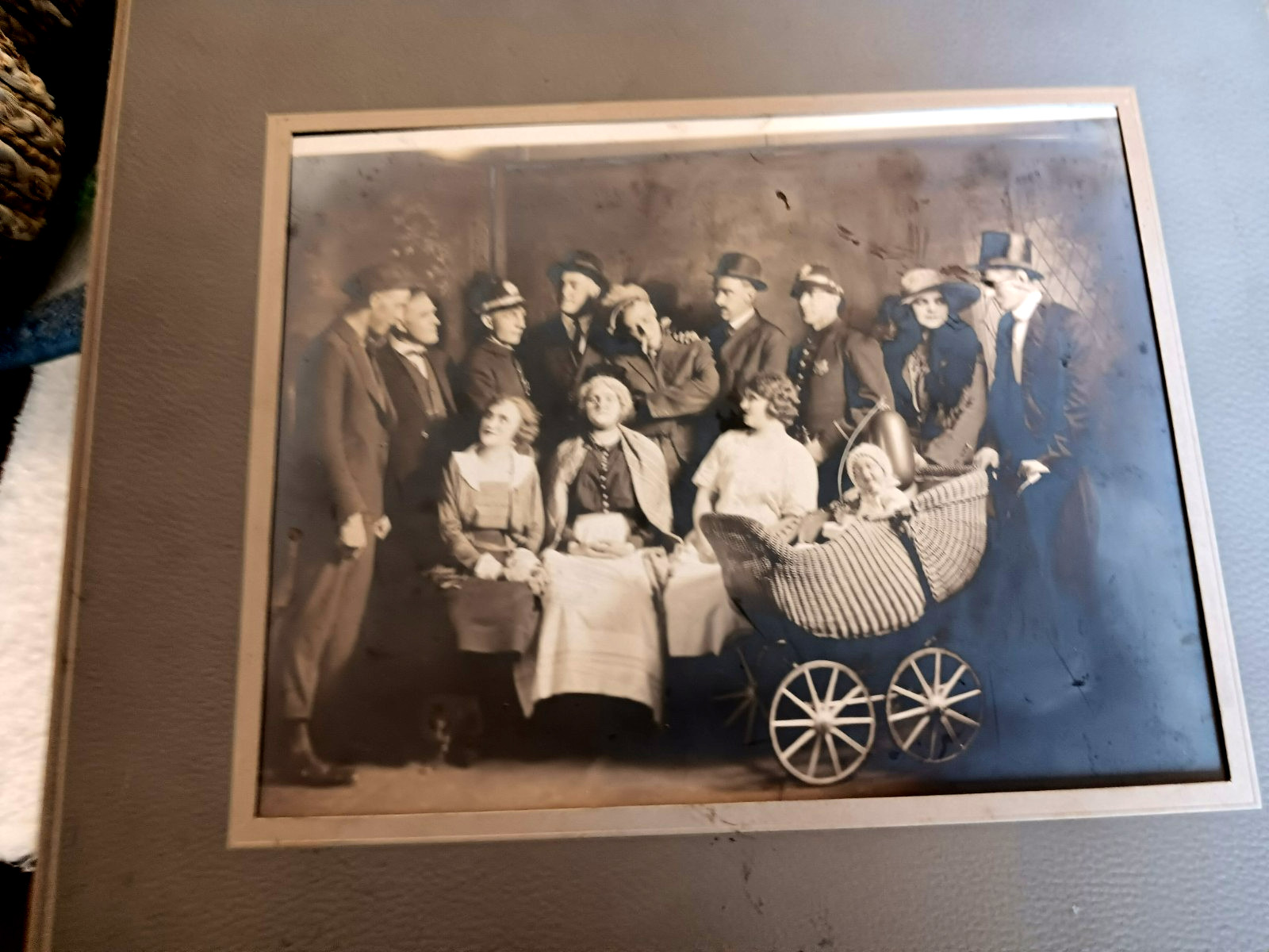ANTIQUE 19TH CENTURY LARGE CABINET CARD PHOTO PLAY THEATER PRODUCTION? OR FAMILY