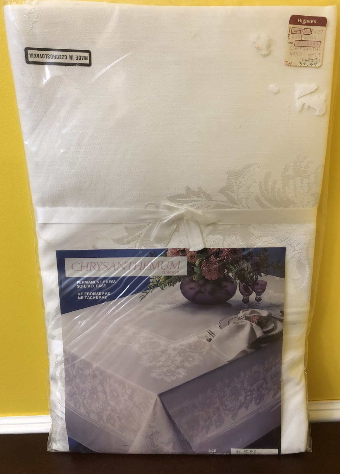 NOS Vintage Chrysanthemum Damask White Round Floral Tablecloth 68 NOS Vintage Chrysanthemum Damask White Round Floral Tablecloth 68