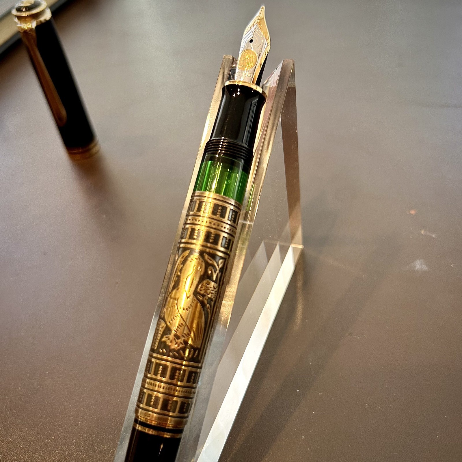 PELIKAN M900 Big TOLEDO Fountain Pen Gold Green 18K (M) Nib NEW Germany