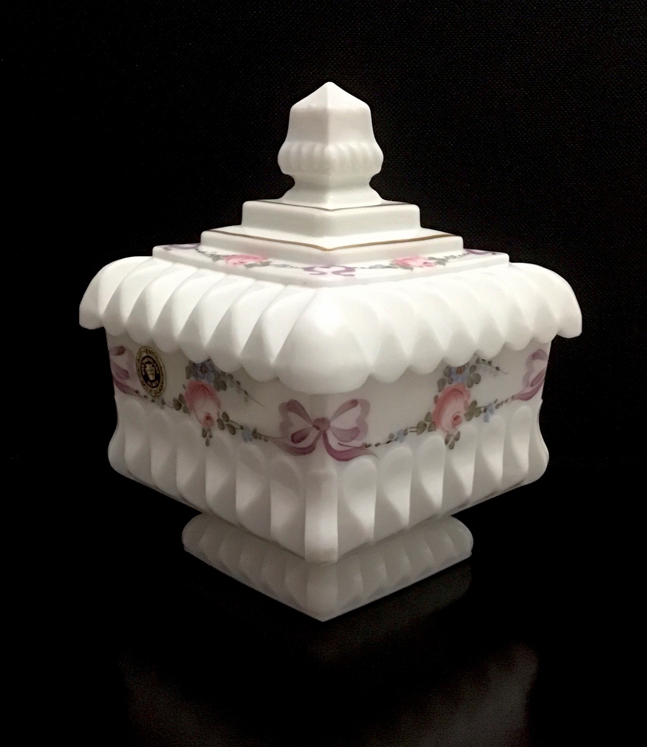 Vnt Westmoreland Milk Glass Hand Painted Pink Roses Candy Dish Bowl W Lid Mint C Vnt Westmoreland Milk Glass Hand Painted Pink Roses Candy Dish Bowl W Lid Mint C