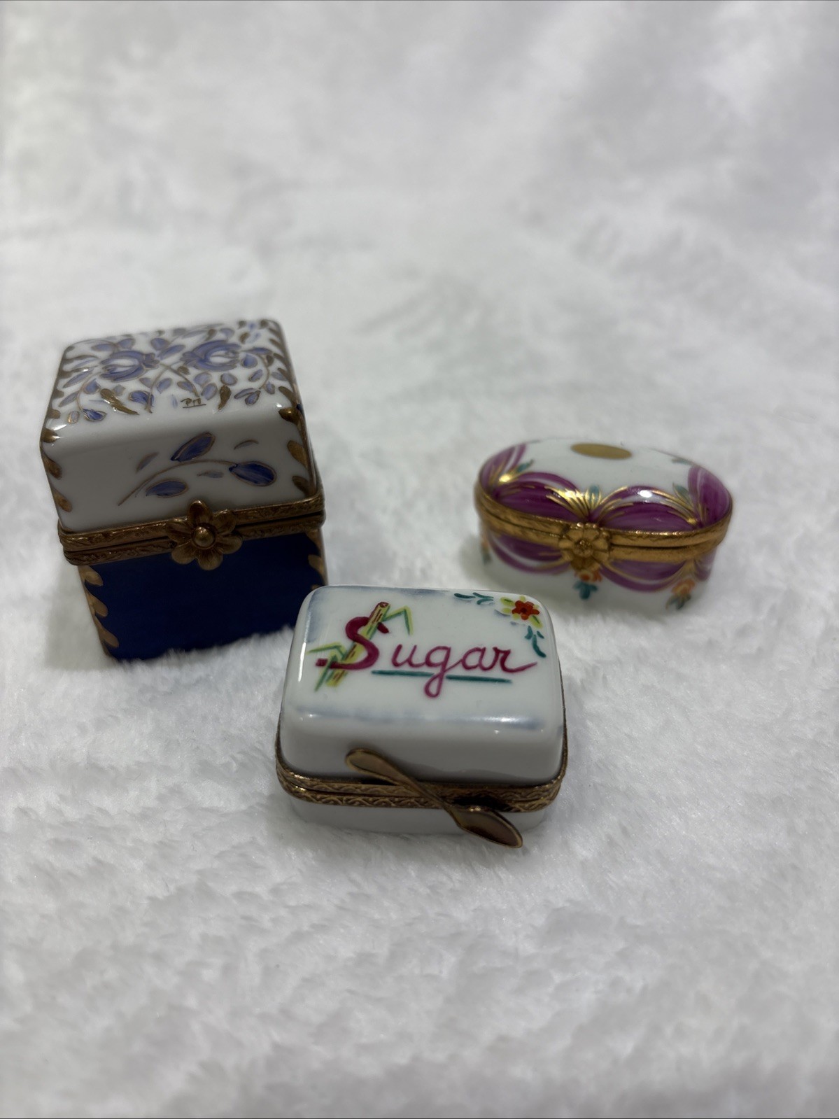 Lot Of 3 Hand painted Limoges Hinged Boxes. Peint Mein France. Farlin’s, Artoria Lot Of 3 Hand painted Limoges Hinged Boxes. Peint Mein France. Farlin’s, Artoria