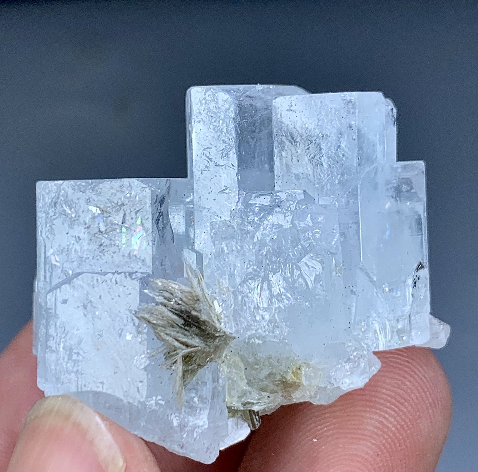138 Cts Natural Aquamarine Crystal From Pakistan. 138 Cts Natural Aquamarine Crystal From Pakistan.